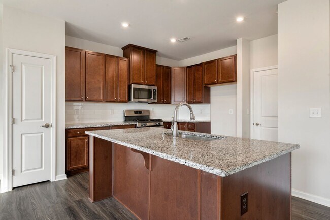 Foto del edificio - Welcome to this stunning 3-bed, 3-bath home located in the vibrant community of Wake Forest, NC.