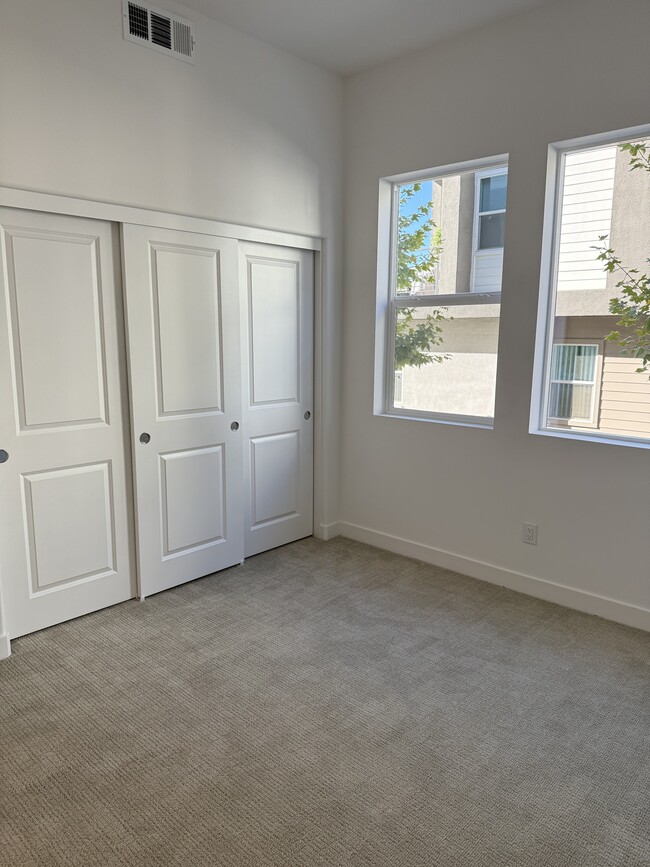 Building Photo - 26849 Laurel Mountain Loop