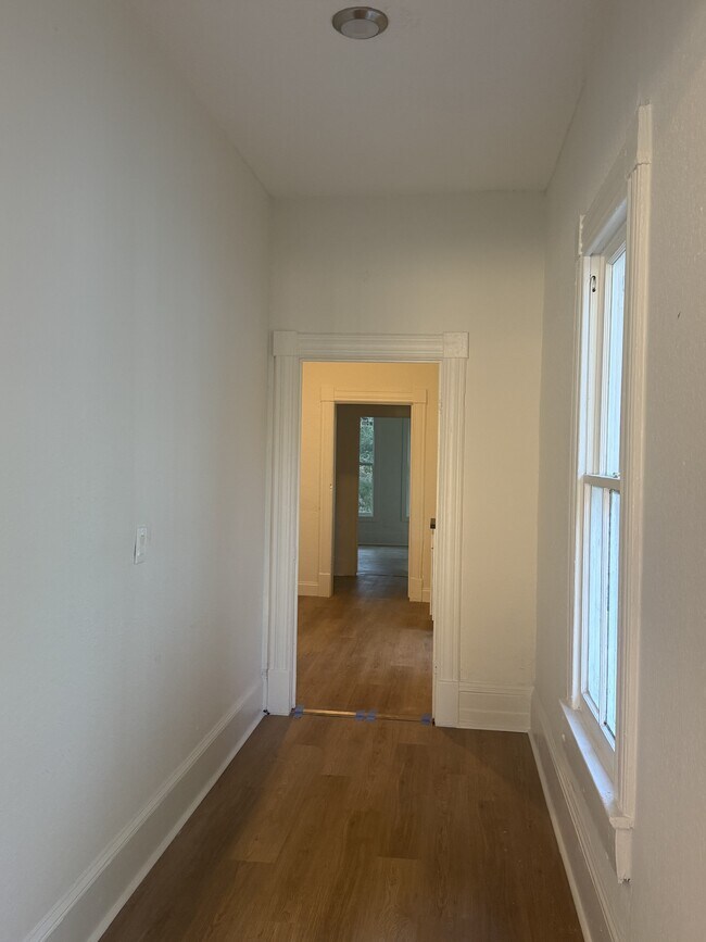 Foto del edificio - 1030 E 13th St