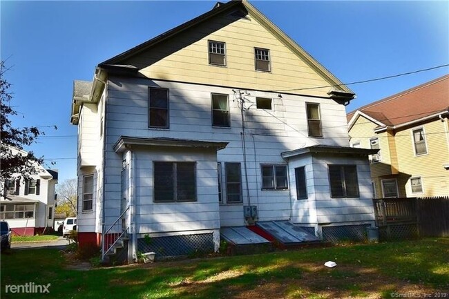 Building Photo - 3 br, 1 bath Townhome - 48 Hartford Ave