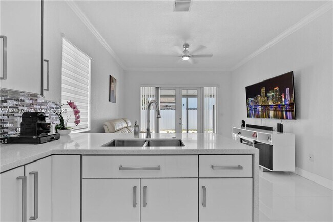 Foto del edificio - 15535 SW 10th St
