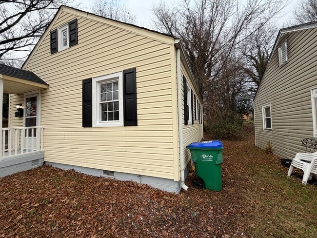 Photo - Charming 2 bedroom 1 bath cottage House