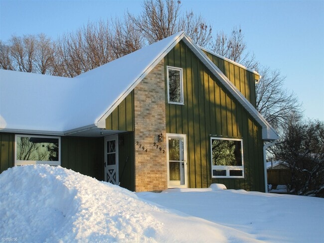Building Photo - 2 br, 1.5 bath Duplex - 2792 Nicolet Dr