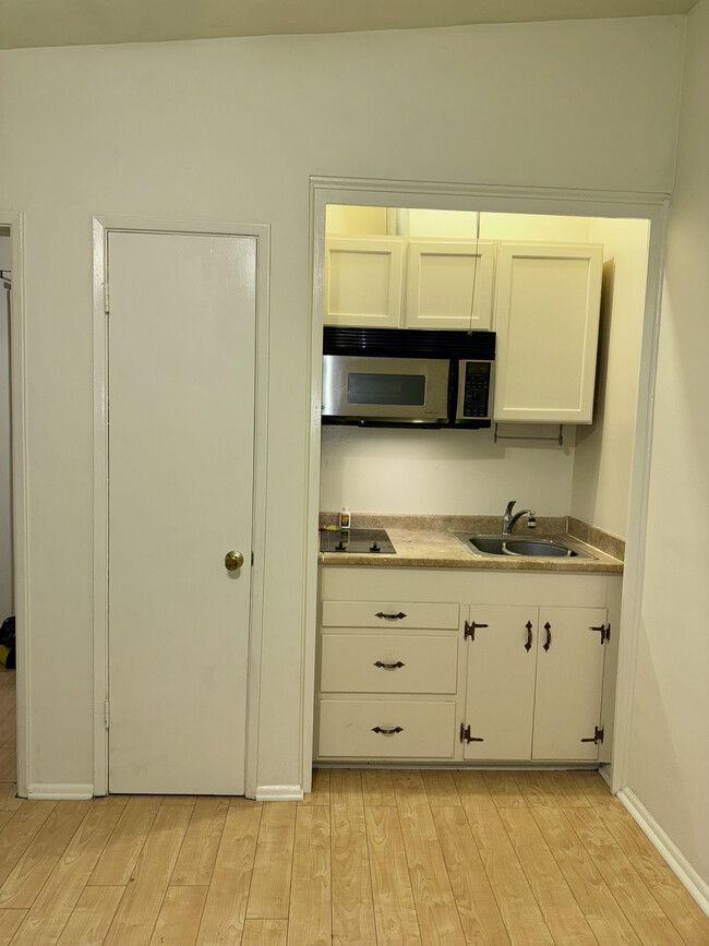 Kitchenette - 10519 Chandler Blvd