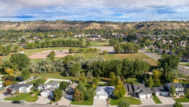 Building Photo - 3835 Fairmeadow Dr