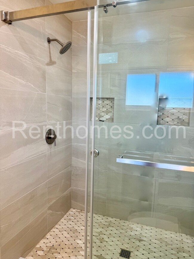 Building Photo - Clairemont, Mount Ainsworth - Complete hom...