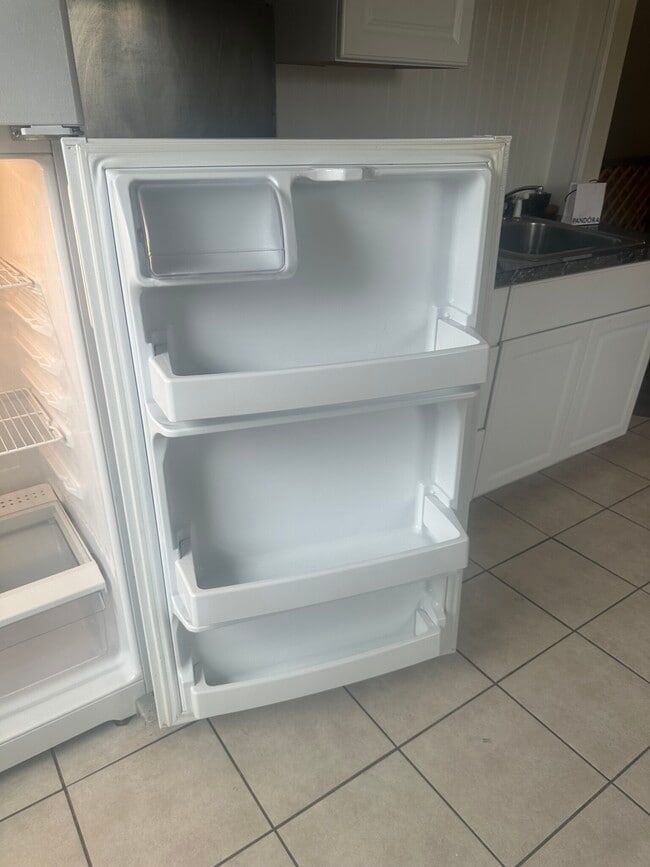 Building Photo - 10 Marion St