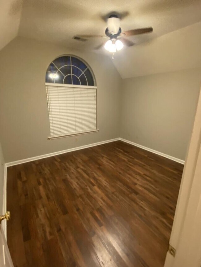 Building Photo - Cordova Charm