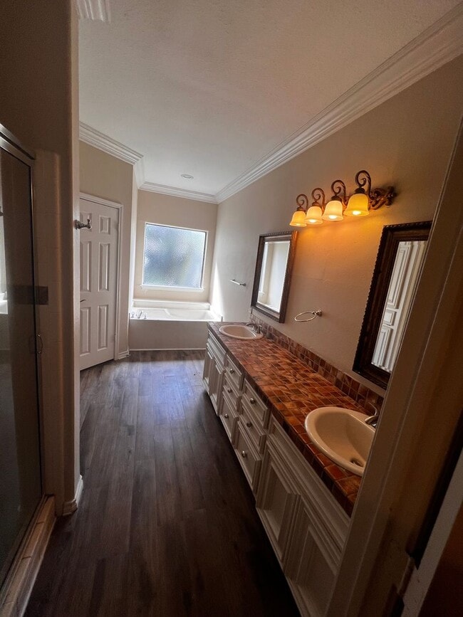 Building Photo - 3-2.5-2 - 2 story home located off Saratog...