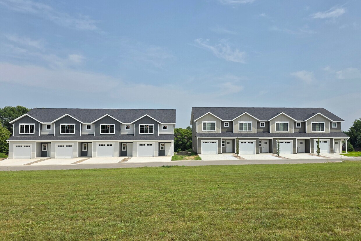 Foto principal - Cloverfield Townhomes