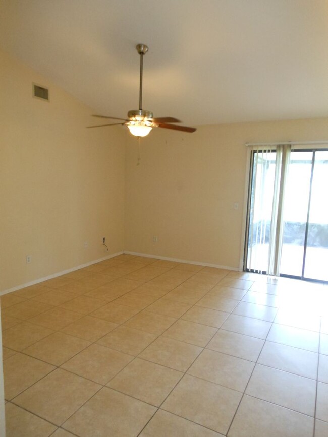 Building Photo - 3 BEDROOM, 2 BATH CANAL FRONT HOME CONVENI...