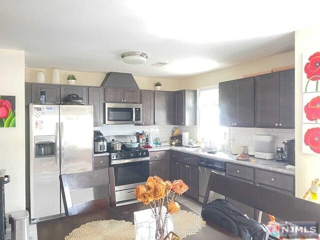 Foto del edificio - 531-533 Kearny Ave