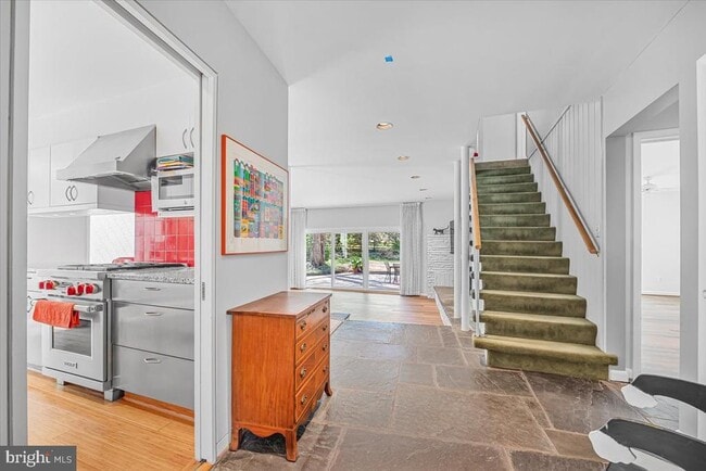 Foto del edificio - 4838 Drummond Ave