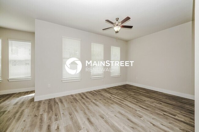 Foto del edificio - 4 Bedroom Pet-Friendly Home in Deland, FL with Main Street Renewal