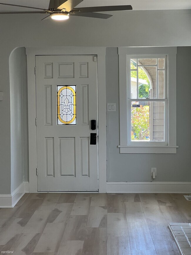 Foto del edificio - 2 br, 2 bath House - 780 Dowling Boulevard