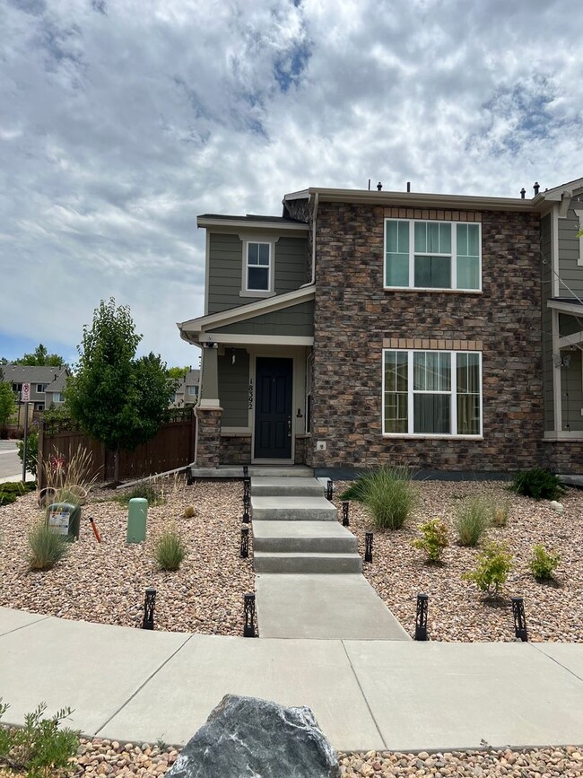 Building Photo - Incredible 3 Bedroom Townhome Across from ...