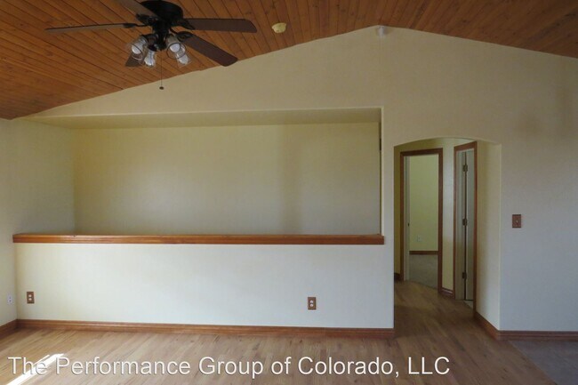 Building Photo - 5 br, 3 bath House - 752 S Glenvista Dr