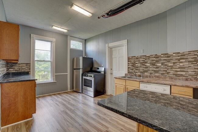 Kitchen - 516 5th Ave SE