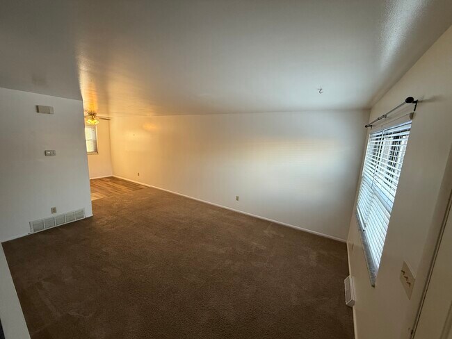 Foto del edificio - 2951 Columbus St