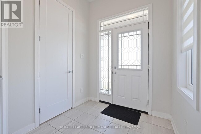 Building Photo - 116 Main Halyard Ln