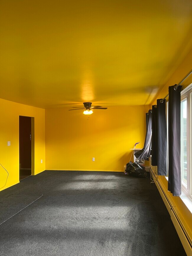 Living room - 250 Beechwood Ave