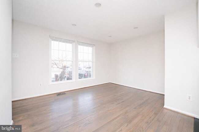 Building Photo - 7450 Lone Star Rd