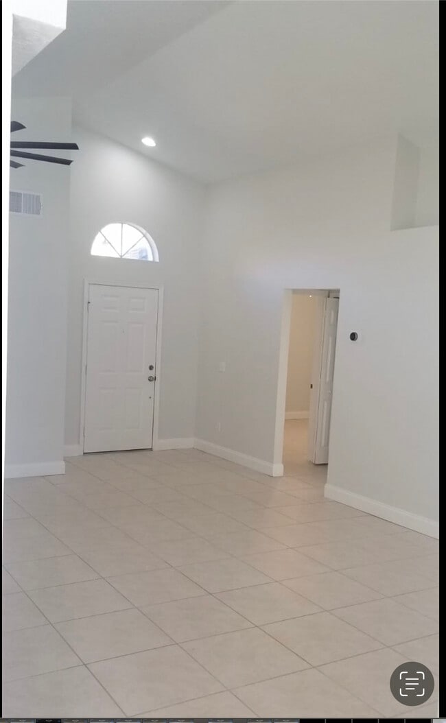 Building Photo - 10656 Leader Ln
