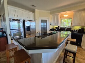 Building Photo - 402 1/2 Avenue A