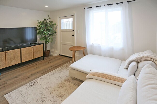 Foto del edificio - Furnished, garden 1BR/1BA In-Law in the Su...