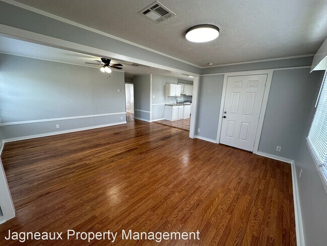 Foto del edificio - 3 br, 1 bath House - 32 Poinsettia Rd