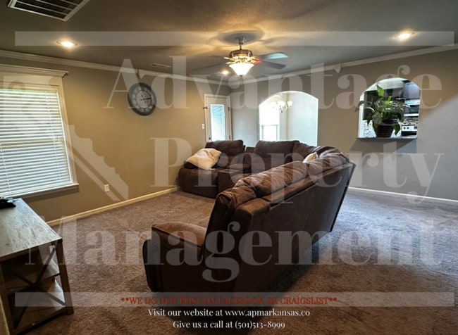 Building Photo - Two-Story home located in the vibrant city...