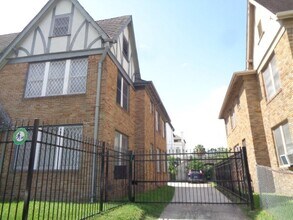 Building Photo - 401 W Clay St