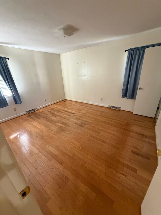 Foto del edificio - 1071 W Edwards Street Ext