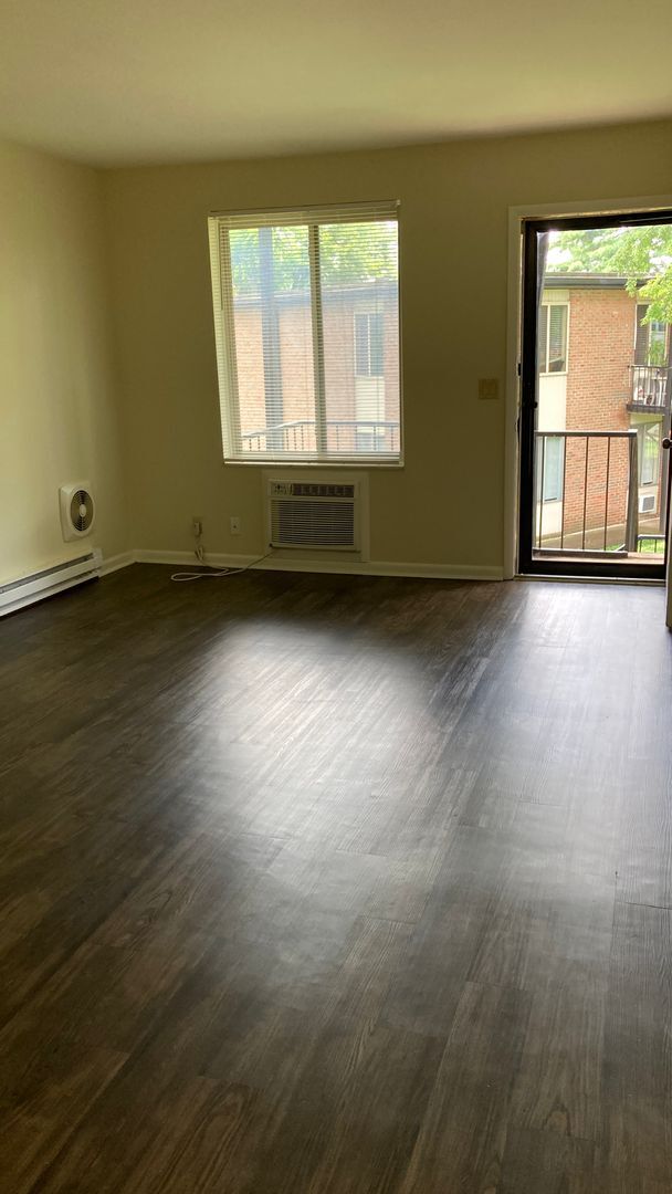 Building Photo - Location, Location, Location! 2-Bedroom Condo Near Vanderbilt