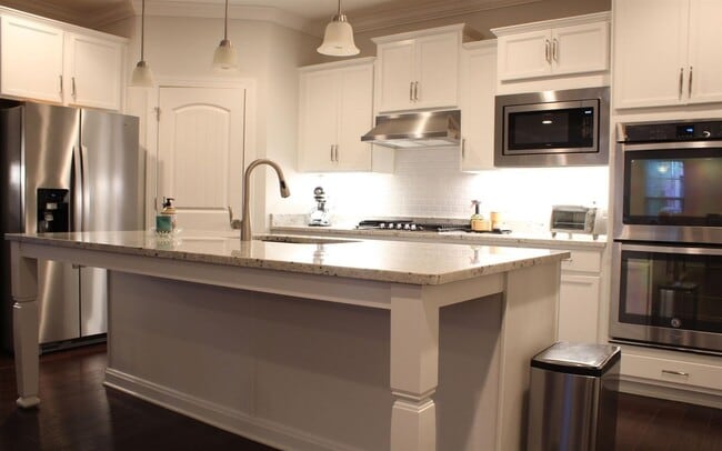 Building Photo - Low Maintenance All Brick Home!