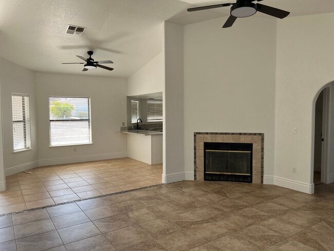 Building Photo - Newly Remodeled 3 Bedroom Home in Fort Mohave 1st Month's Rent Free