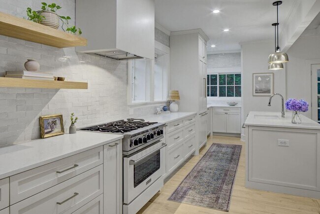 Foto del edificio - 2117 Fairhaven Cir NE