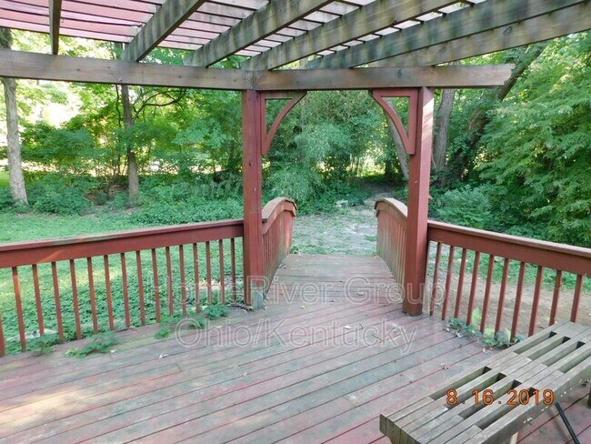 Building Photo - 1903 Blue Bell Dr