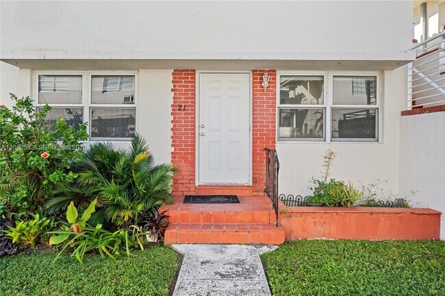 Building Photo - 1203 Marseille Dr