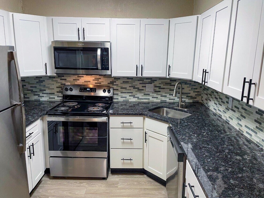 Foto principal - Sheffield Heights Apartment Homes