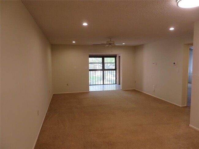 Building Photo - 2661 Sabal Springs Cir