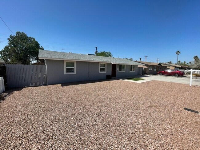 Building Photo - Fully Remodeled Tempe
