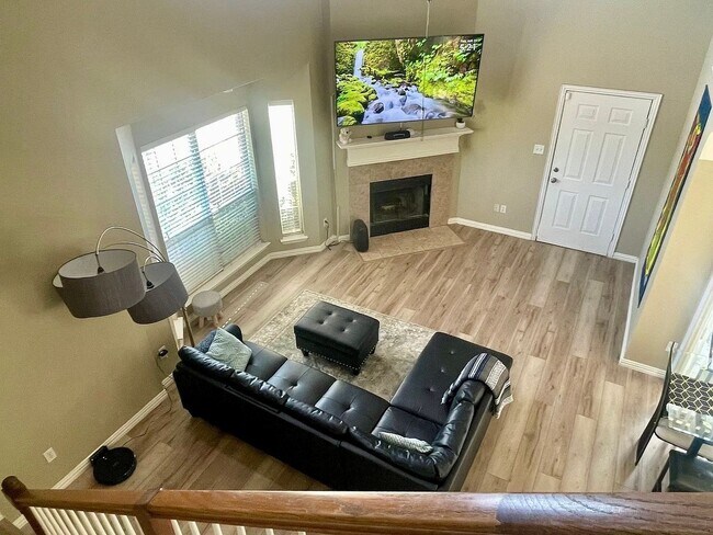 Building Photo - 3 Bedroom Townhome in Garland