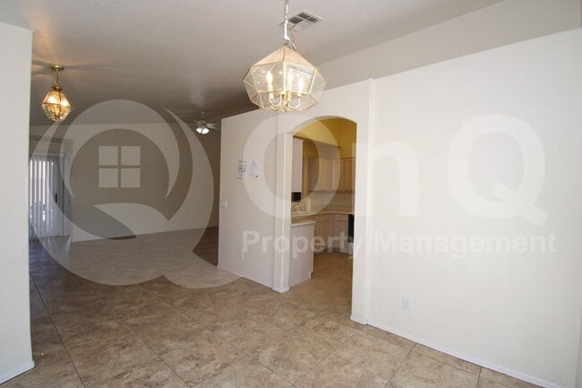 Building Photo - 2316 E Kelton Ln