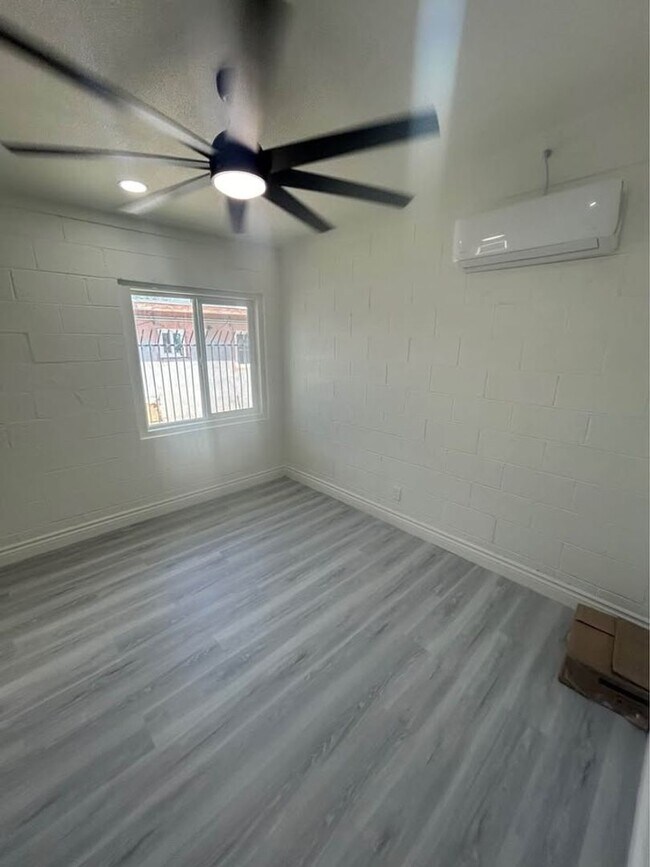 Foto del edificio - 210 W Monroe Ave