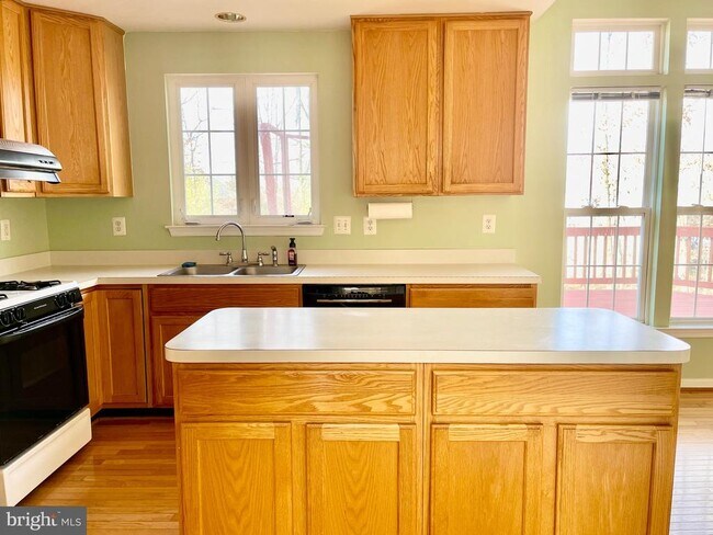 Building Photo - 13640 Valley Oak Cir