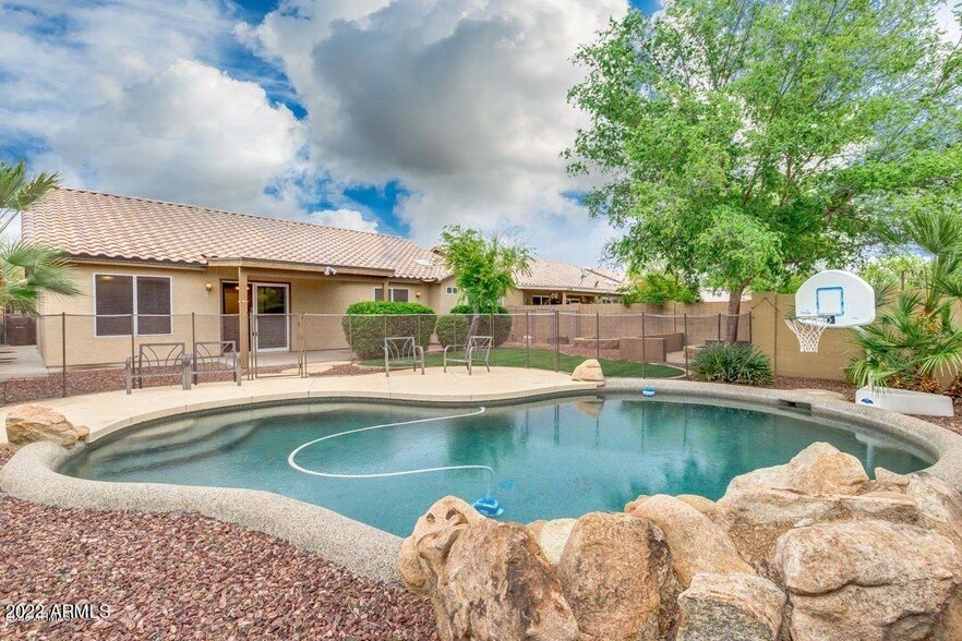 Foto principal - 8639 W Fullam St