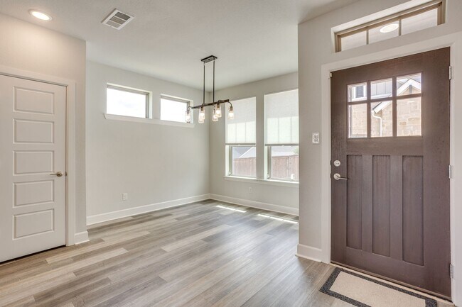 Foto del edificio - 14228 Walsh Ave