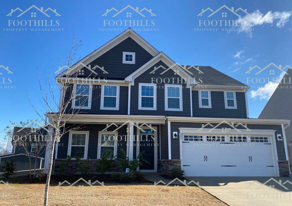 Primary Photo - Luxurious 4BR/2.5BA Home with Open Floor P...