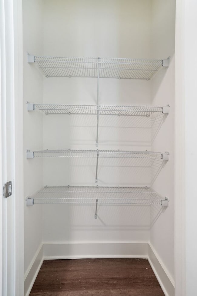 Foto del edificio - 2 bedroom home with fenced backyard!